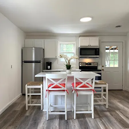 2 Bedroom Modern Home - Visit Saratoga & Lake George